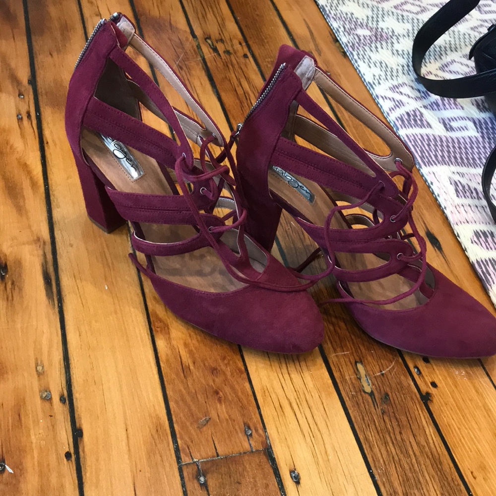 Closed toe heels
